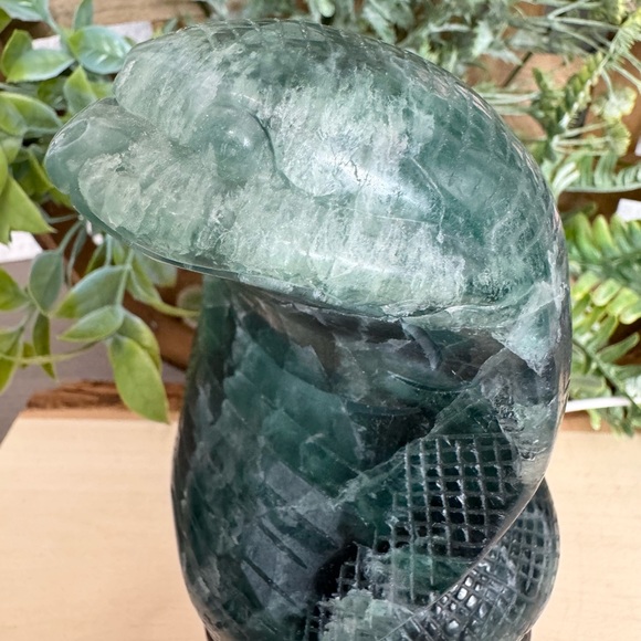 4lb Fluorite UV Reactive Snake w/ Light Stand - Picture 6 of 11